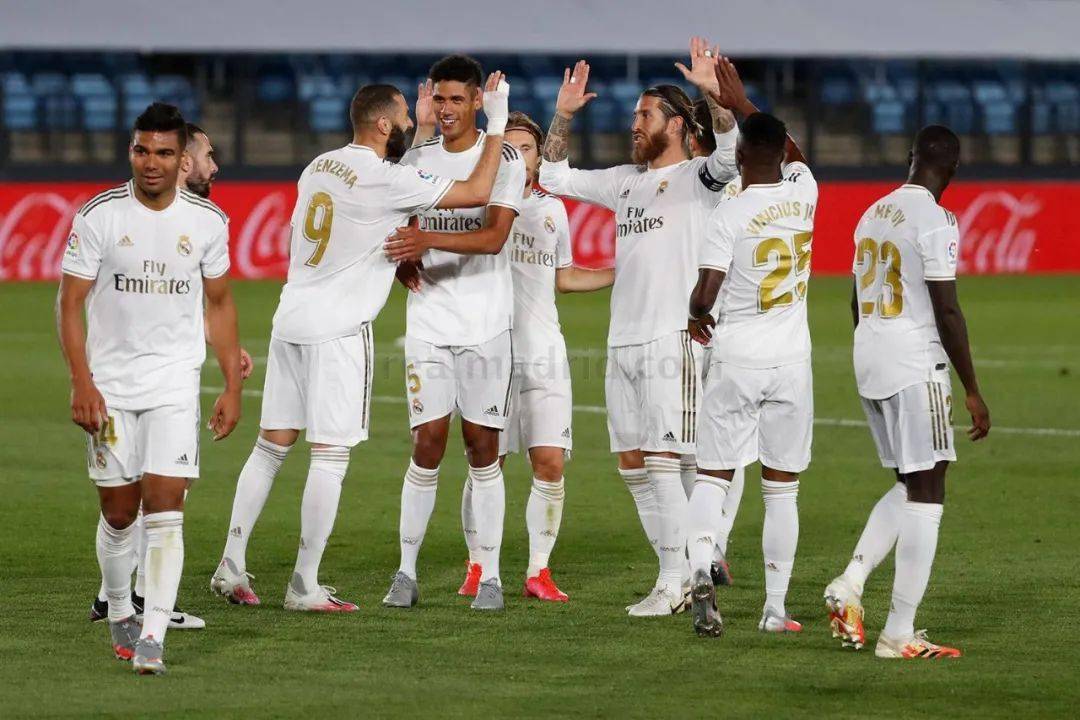 53次触球创纪录！艾顿成湖人进攻新支点，詹东契奇喂饼助其爆发