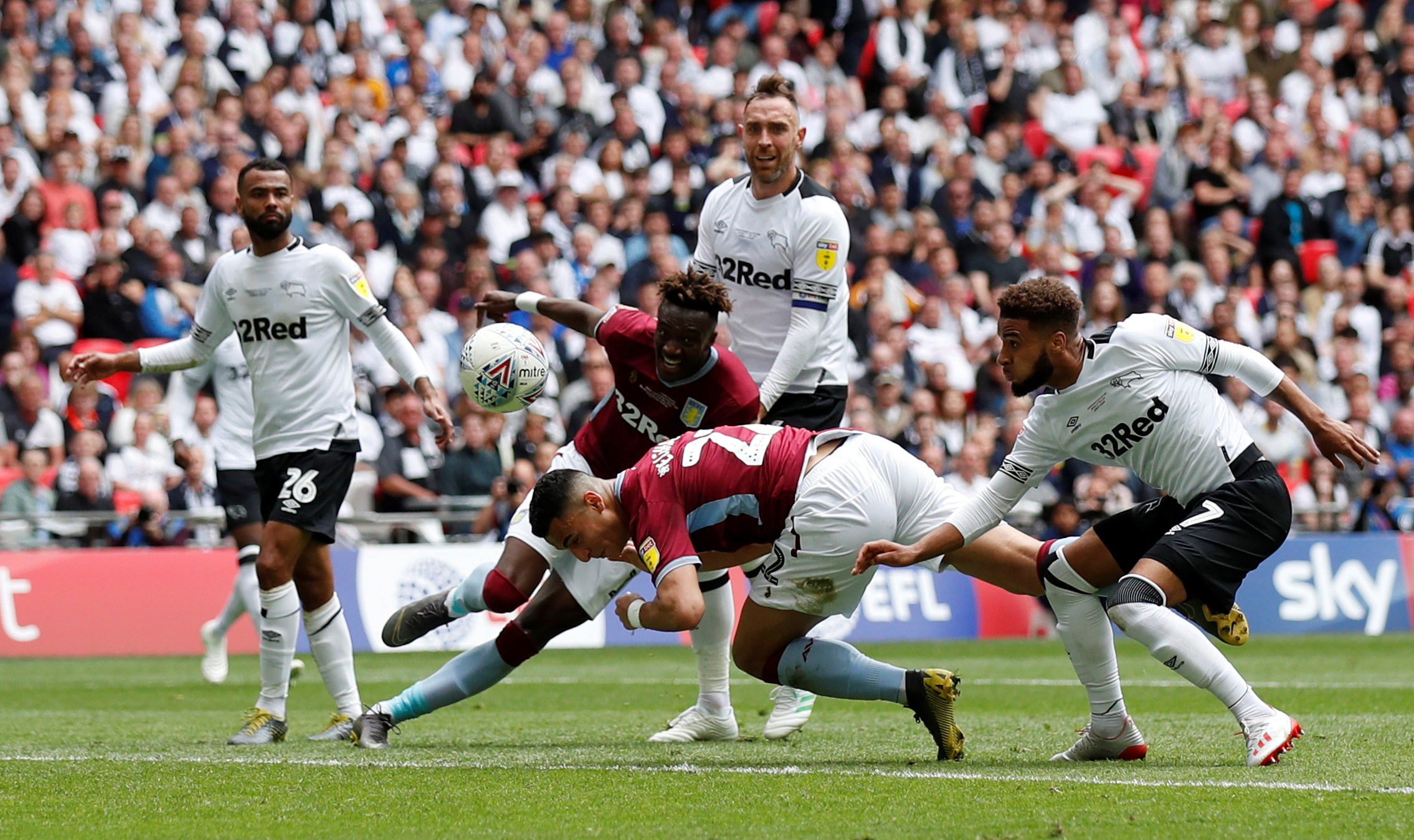 欧冠-梅西姆皇2射2传!内马尔建功 巴黎7-2狂胜出线